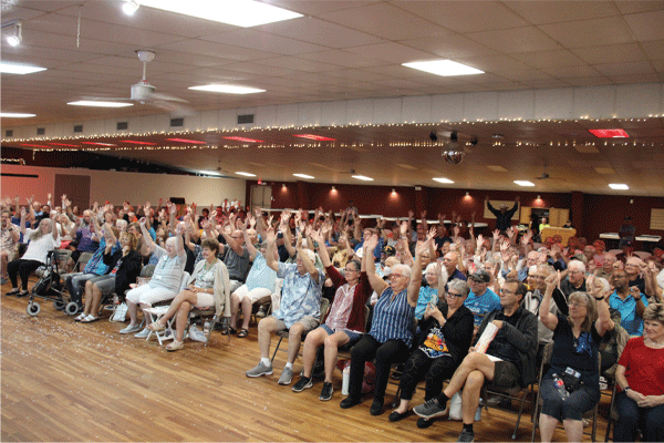 VSA CROWD IMG 4190 web